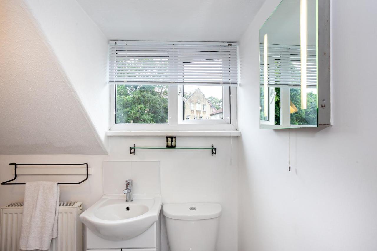Cosy 2 Bed Apartment - Close To Leeds Centre Zewnętrze zdjęcie