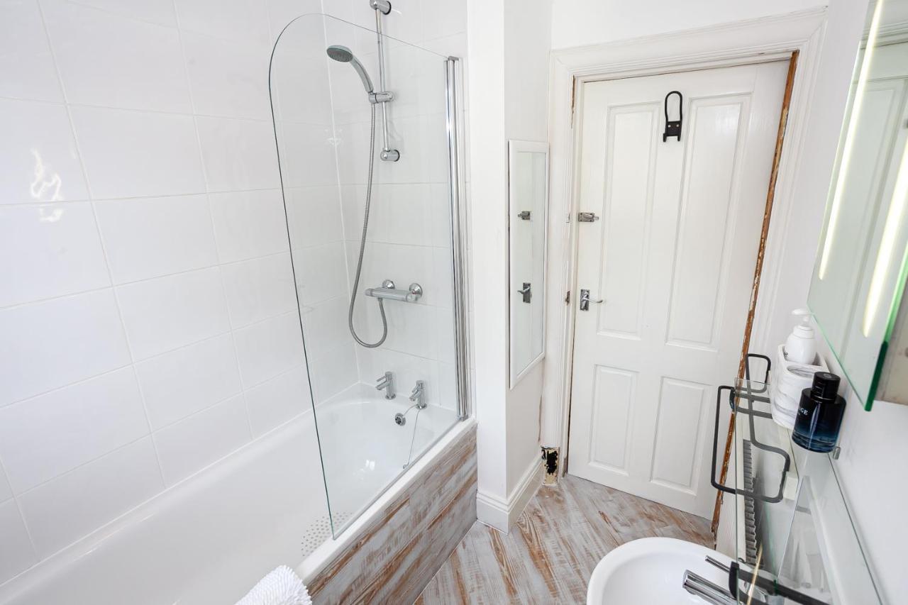 Cosy 2 Bed Apartment - Close To Leeds Centre Zewnętrze zdjęcie