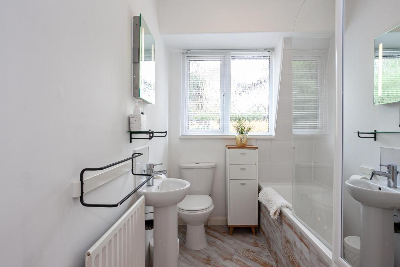 Cosy 2 Bed Apartment - Close To Leeds Centre Zewnętrze zdjęcie