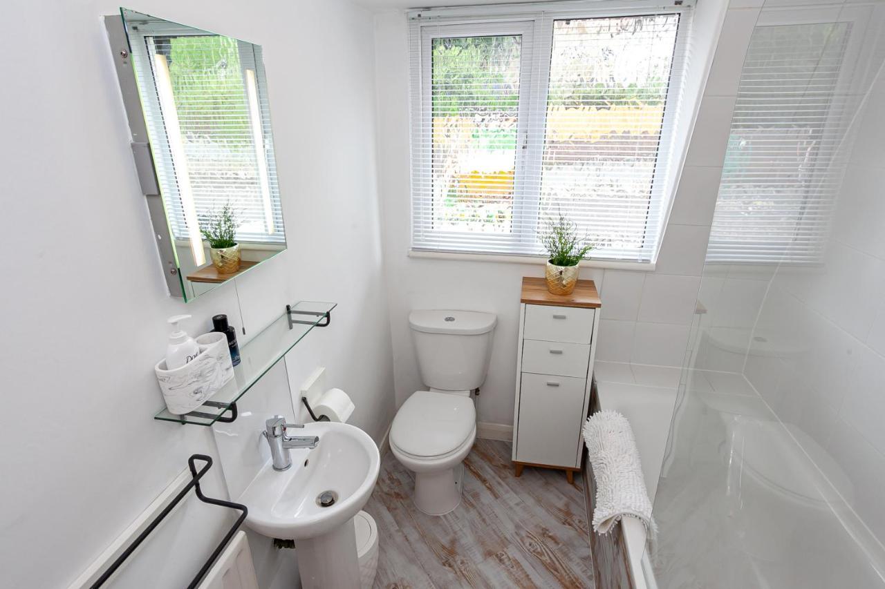 Cosy 2 Bed Apartment - Close To Leeds Centre Zewnętrze zdjęcie
